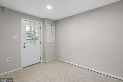 1365 Elm Grv Cir, Silver Spring MD 20905-6060 exterior