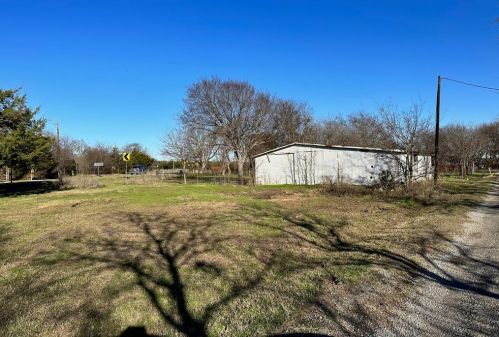 2046 Fm 121, Whitewright TX 75491-7130 exterior