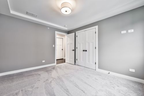 516 64th St, Willowbrook IL  60527-1812 exterior