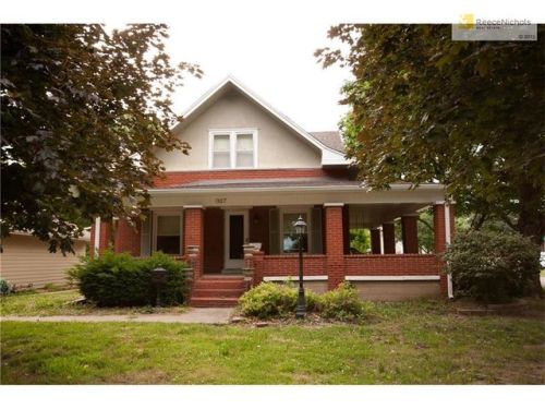 27 Central St, Buckner, MO 64016-9752