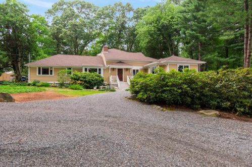 201 Pierce Rd, Warwick, RI 02818-3433