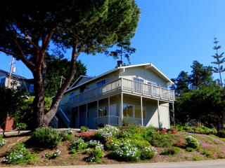 545 Canterbury Ln, Cambria, CA 93428-2438