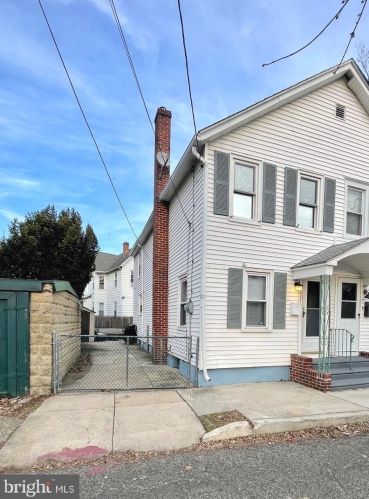 837 Little Somerset St, Gloucester, NJ 08030-1866