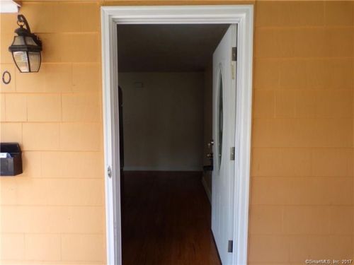 820 Matianuck Ave, Windsor CT  06095-3550 exterior