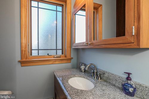 208 Pkwy Ave, Trenton NJ 08618-2749 exterior