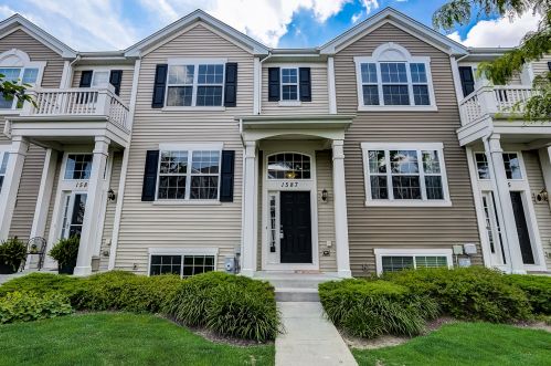 1587 Windward Dr, Pingree Grove, IL 60140-2061