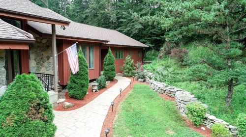 32 Laurel Ln, East Hampton, CT 06447-1151