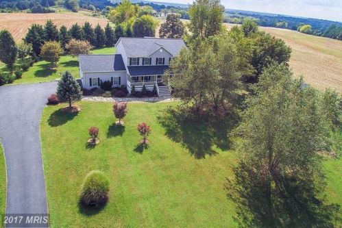 10045 Rogues Rd, Midland, VA 22728-2146