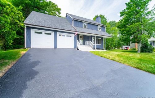 81 Hintz Dr, Wallingford, CT 06492-2001