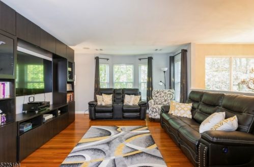 121 Forest Dr, Piscataway NJ  08854-2273 exterior