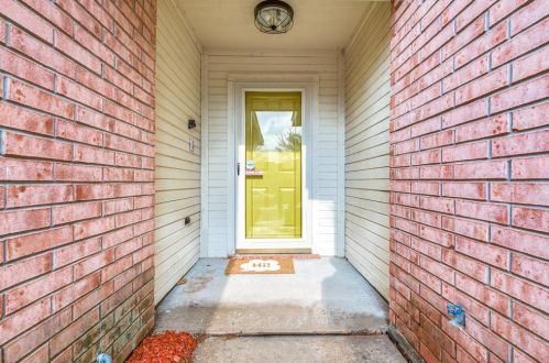 812 Bentree Dr, Fort Worth, TX 76120-2479