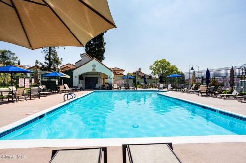 865 Links Vw Dr, Simi Valley CA 93065-6661 exterior