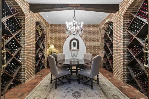 2860 Habersham Rd, Atlanta GA  30305-2959 exterior
