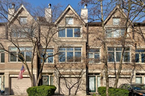 2705 Janssen Ave, Chicago, IL 60614-1132