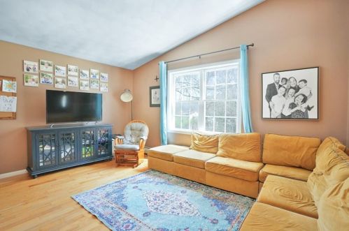 11 Spring Dr, Providence, RI 02919-3027