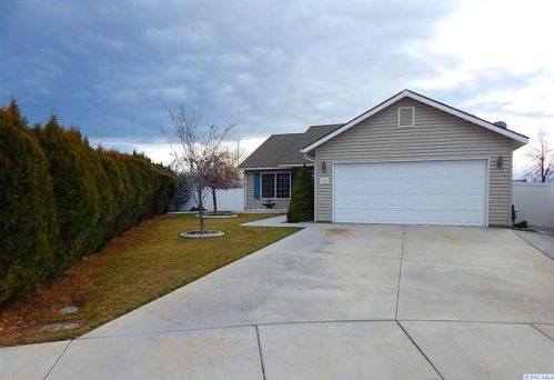 7720 Deschutes Dr, Pasco, WA 99301-8011