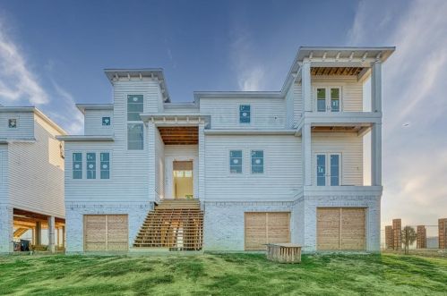 426 81st St, Galveston, TX 77554-7000