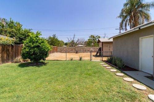 3835 Stansell Dr, Riverside CA  92501-1850 exterior