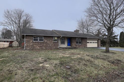303 Briarcliff Dr, Saint Joseph, IL 61873-9159