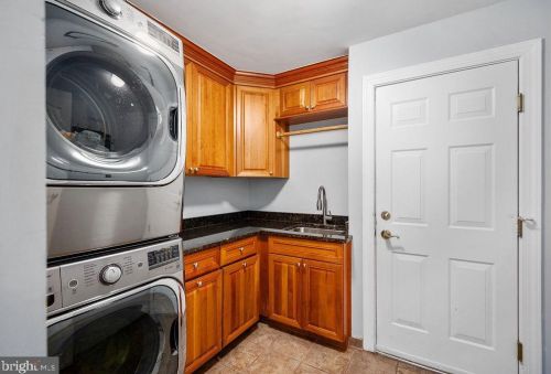 19276 Summit Ash Ct, Leesburg, VA 20175-8710