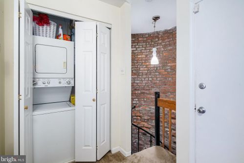 922 4 St, Philadelphia PA 19147-4104 exterior