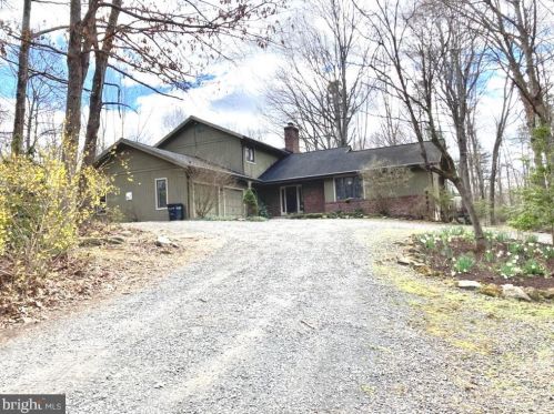 10161 Hiddenbrook Hill Dr, Marshall, VA 20115-2246