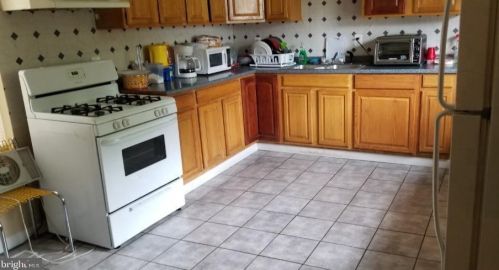 211 Broad St, Beverly, NJ 08010-1104