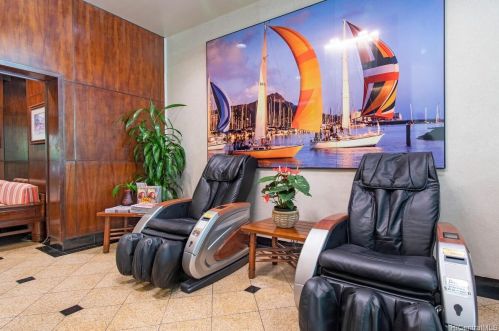1700 Ala Moana Blvd, Honolulu HI  96815-1415 exterior