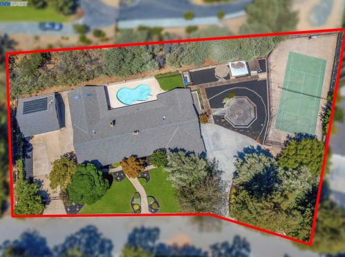 7754 Country Ln, Pleasanton, CA 94566-9745