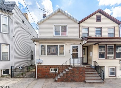 290 Walnut St, Newark, NJ 07105-1717