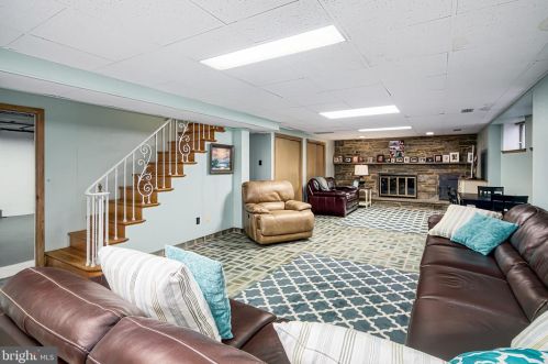 348 Kings Hwy, Tavistock NJ 08033-1205 exterior