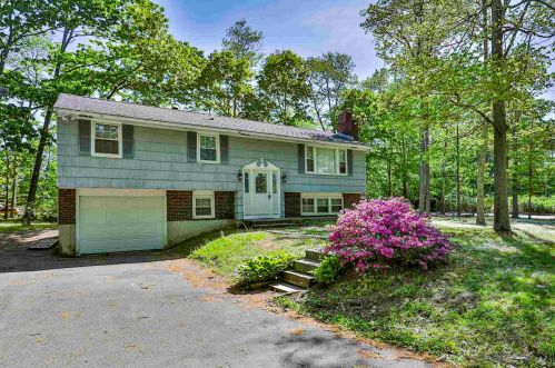 51 Old Auburn Rd, Derry, NH 03038-5417