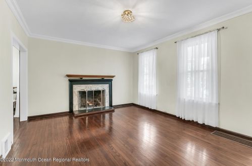 6 Mclaren St, Tinton Falls NJ  07701-2408 exterior