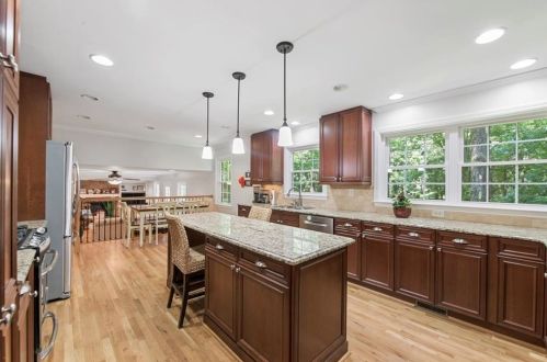 6879 Lockridge Dr, Atlanta GA  30360-1514 exterior
