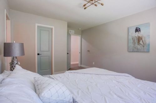1461 Darwin Dr, Oceanside CA  92056-3042 exterior