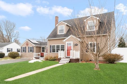 19 Evergreen Ave, Tiverton, RI 02878-1418