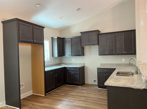 280 Red Leaf Rd, Hartwell, GA 30643-7516