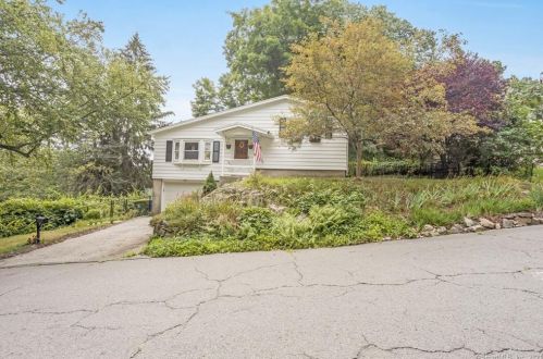 352 Robinwood Rd, Waterbury, CT 06708-2457