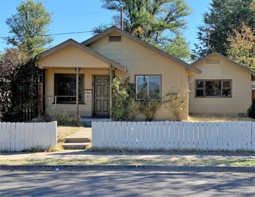 16 Myers Ct, Medford OR  97501-2680 exterior