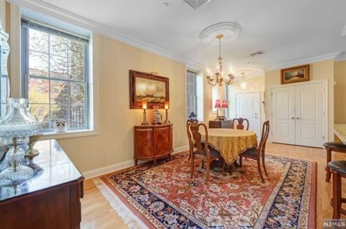 5203 Rio Vista Dr, Mahwah, NJ 07430-4508