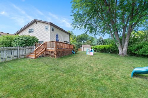 911 Cumberland Ct, Carol Stream IL  60188-9070 exterior