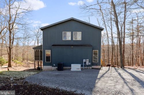 166 Nemacolin Trl, Hedgesville WV  25427-4272 exterior