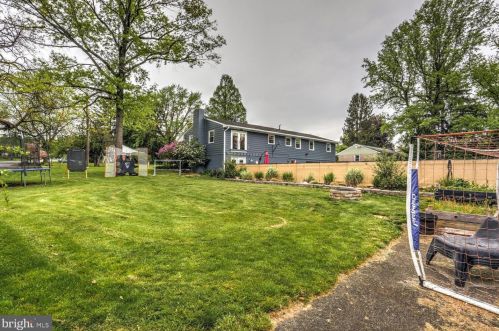 2502 Saddle Dr, Lancaster PA  17601-4827 exterior