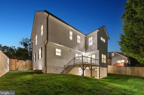 1610 Noyes Dr, Silver Spring MD  20910-2224 exterior