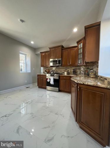 6805 11 St, Philadelphia PA 19147-1244 exterior