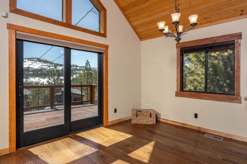 12628 Pinnacle Loop, Truckee CA  96161-6926 exterior