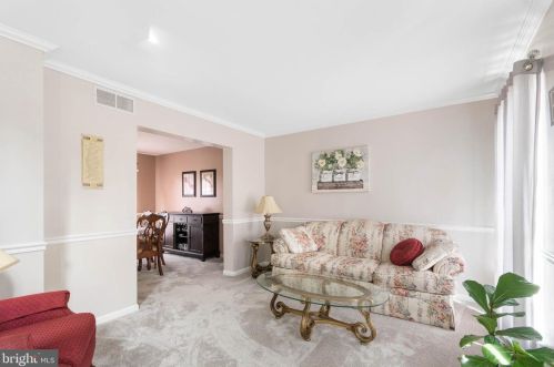 13 Larkspur Cir, Erial, NJ 08081-4172