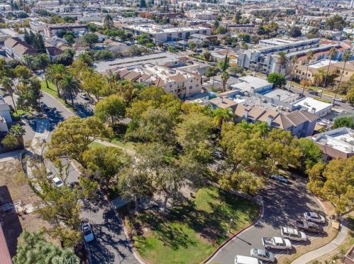 425 Piedmont Ave, Glendale CA  91206-3479 exterior