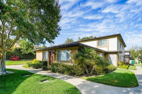 5977 Nelda St, Simi Valley, CA 93063-4056