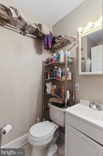 564 Broadway, Hanover PA 17331-2504 exterior